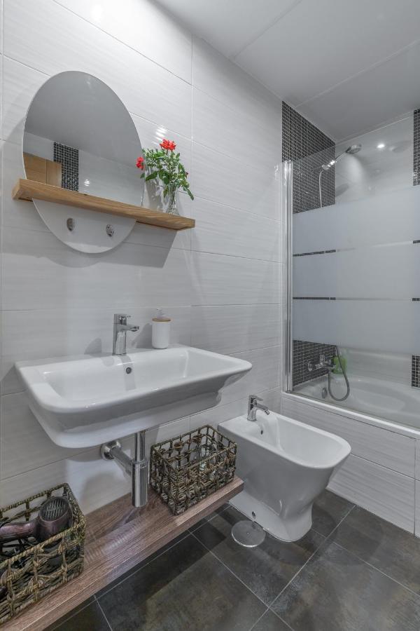 Tuguest Postigo I Catedral Apartment - Free Parking Granada Buitenkant foto